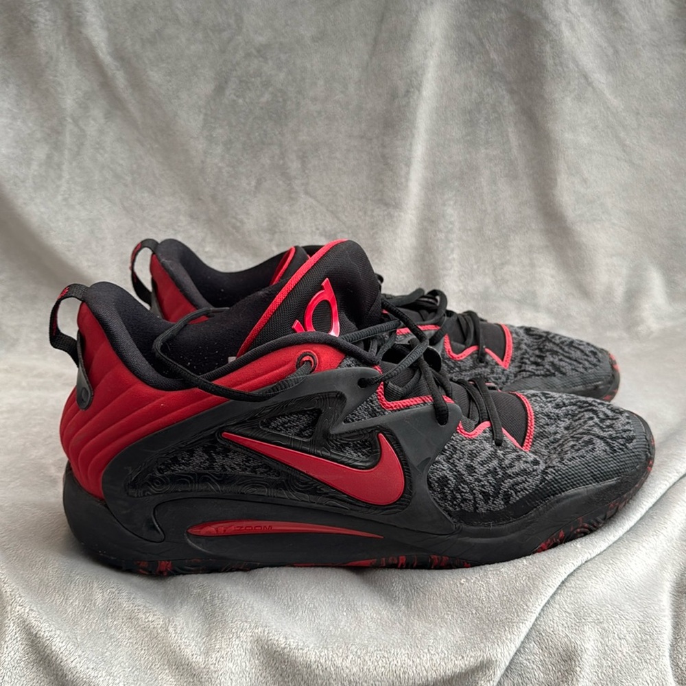 Men’s basketball KD bred shoe size 14